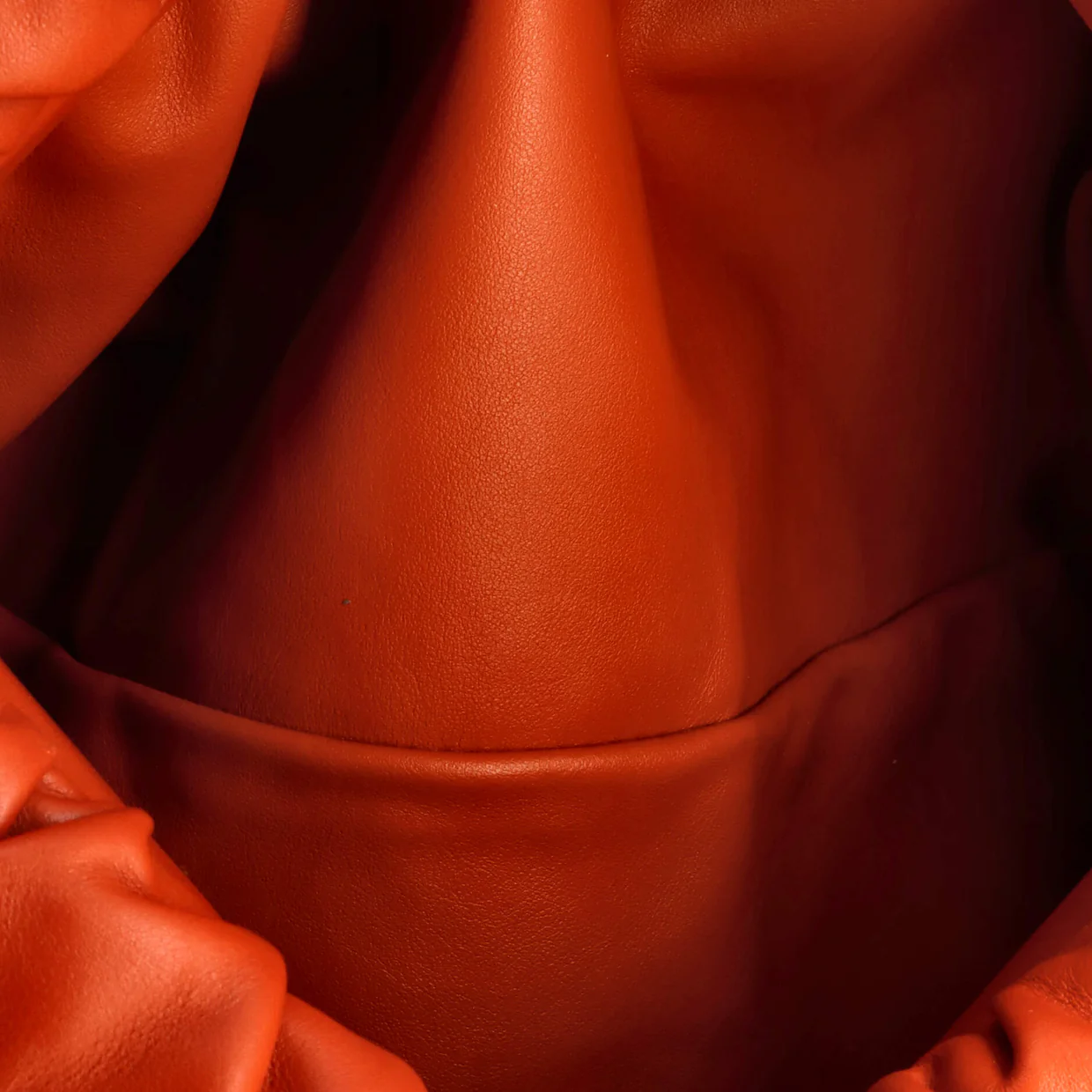 The Chain Pouch Leather - Deep Luxury