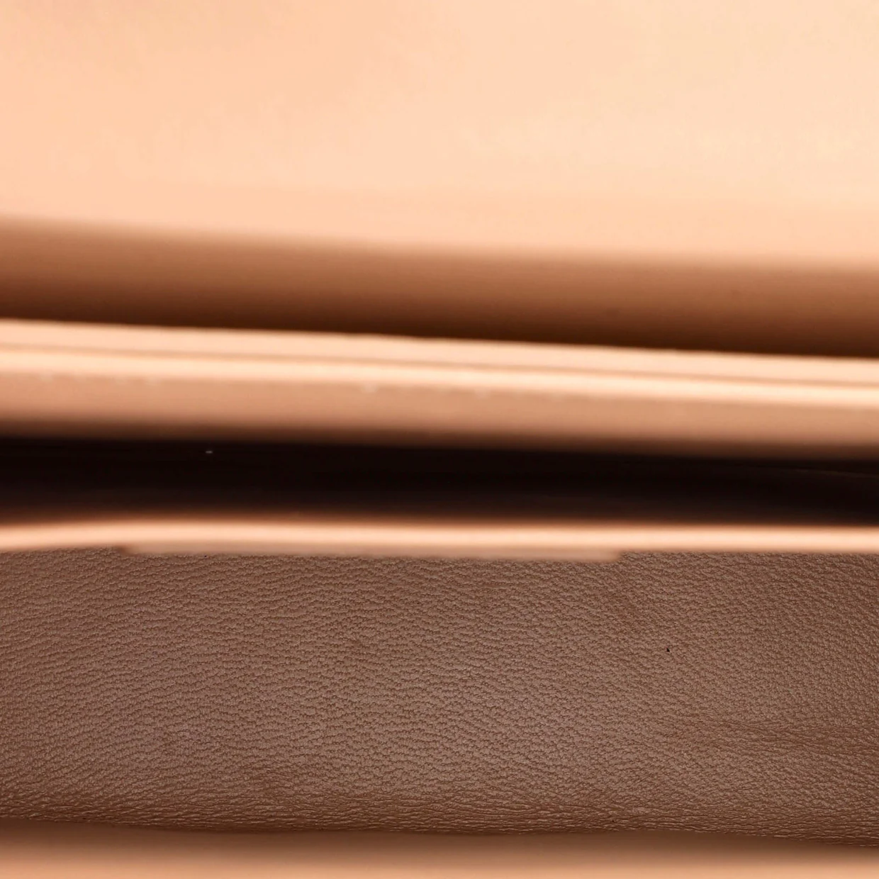 30 Montaigne Box Bag Leather - Deep Luxury