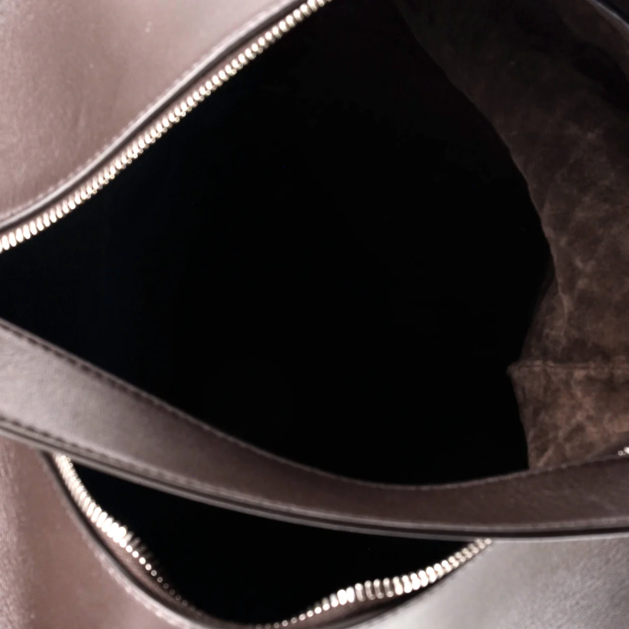 Hop Bag Intrecciato Leather Large - Deep Luxury