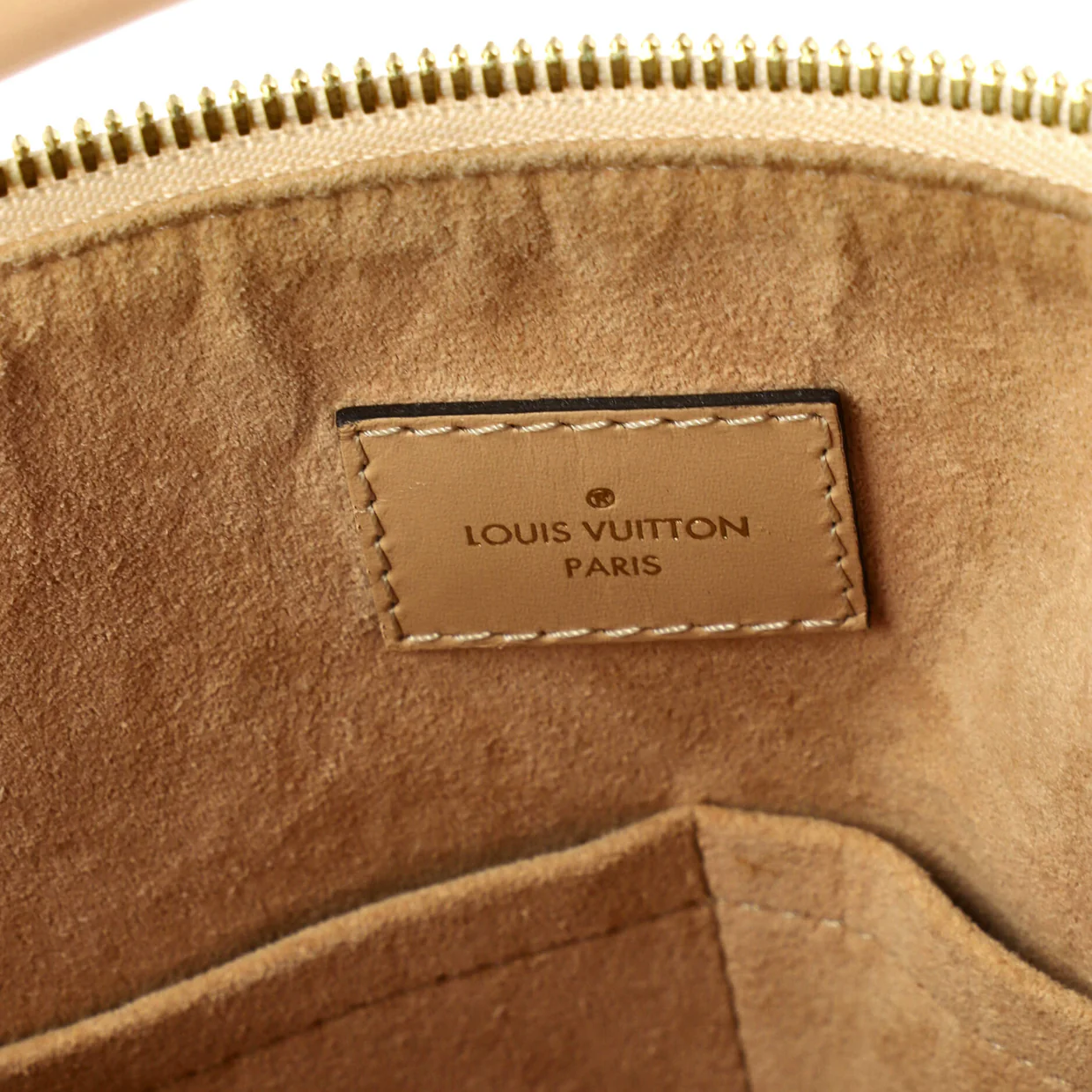 V Tote Monogram Empreinte Leather MM - Deep Luxury