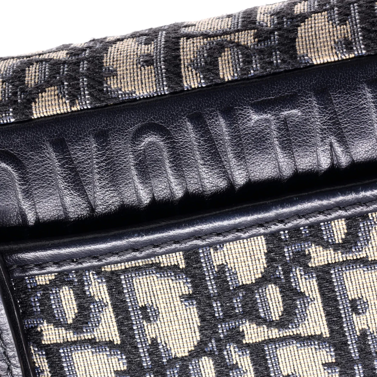 30 Montaigne 2-in-1 Pouch Oblique Canvas - Deep Luxury