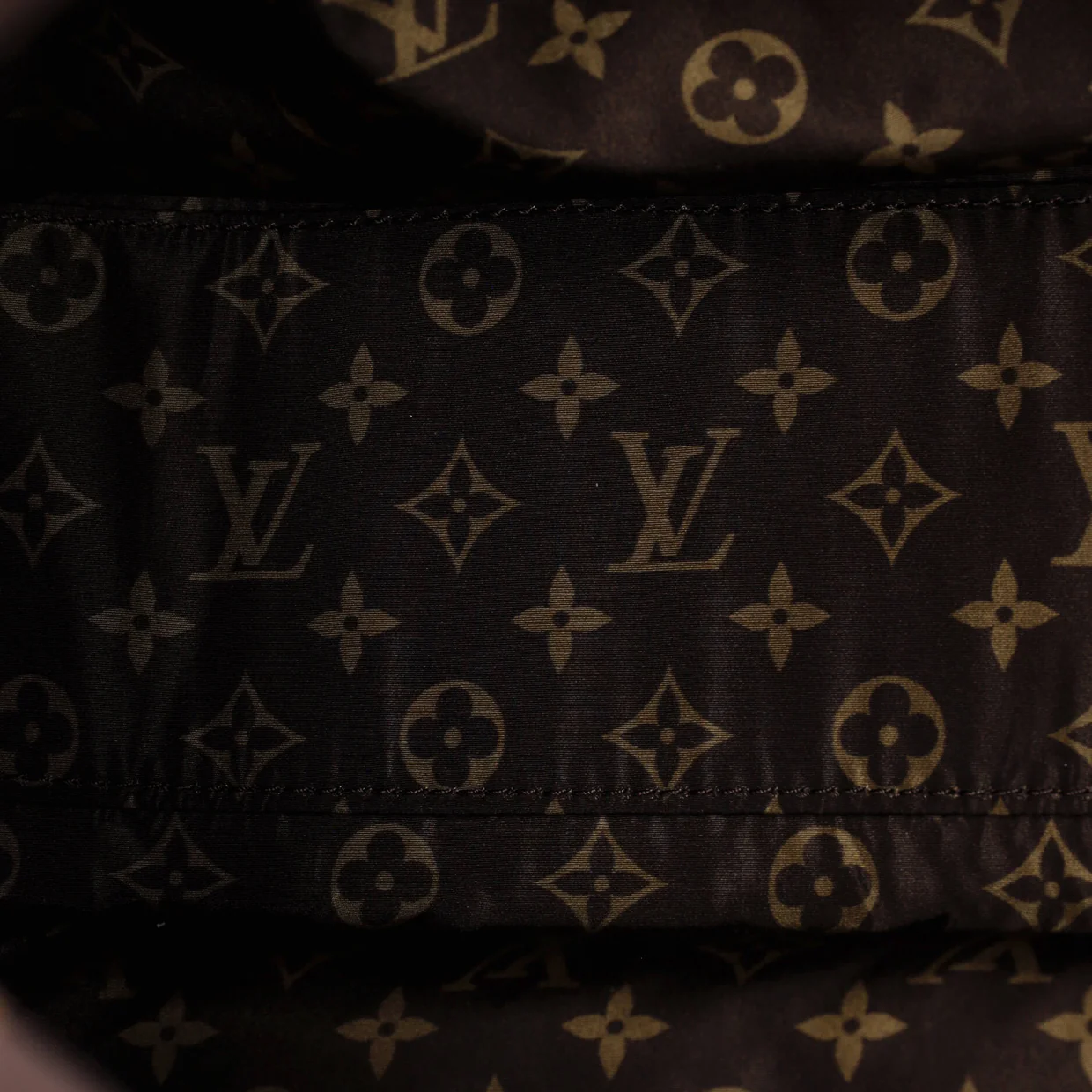 Pillow OnTheGo Tote Monogram Quilted Econyl Nylon MM - Deep Luxury