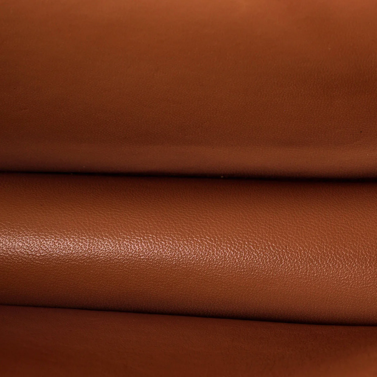 Classic Box Bag Grainy Leather Medium - Deep Luxury