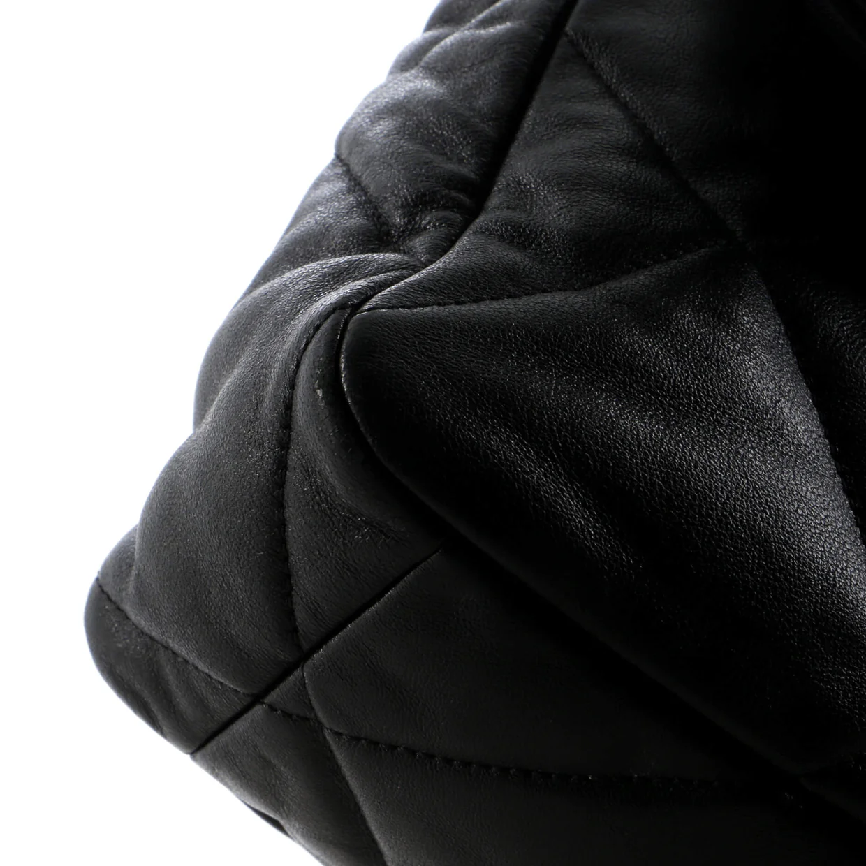 19 Flap Bag Quilted Leather Medium - Deep Luxury