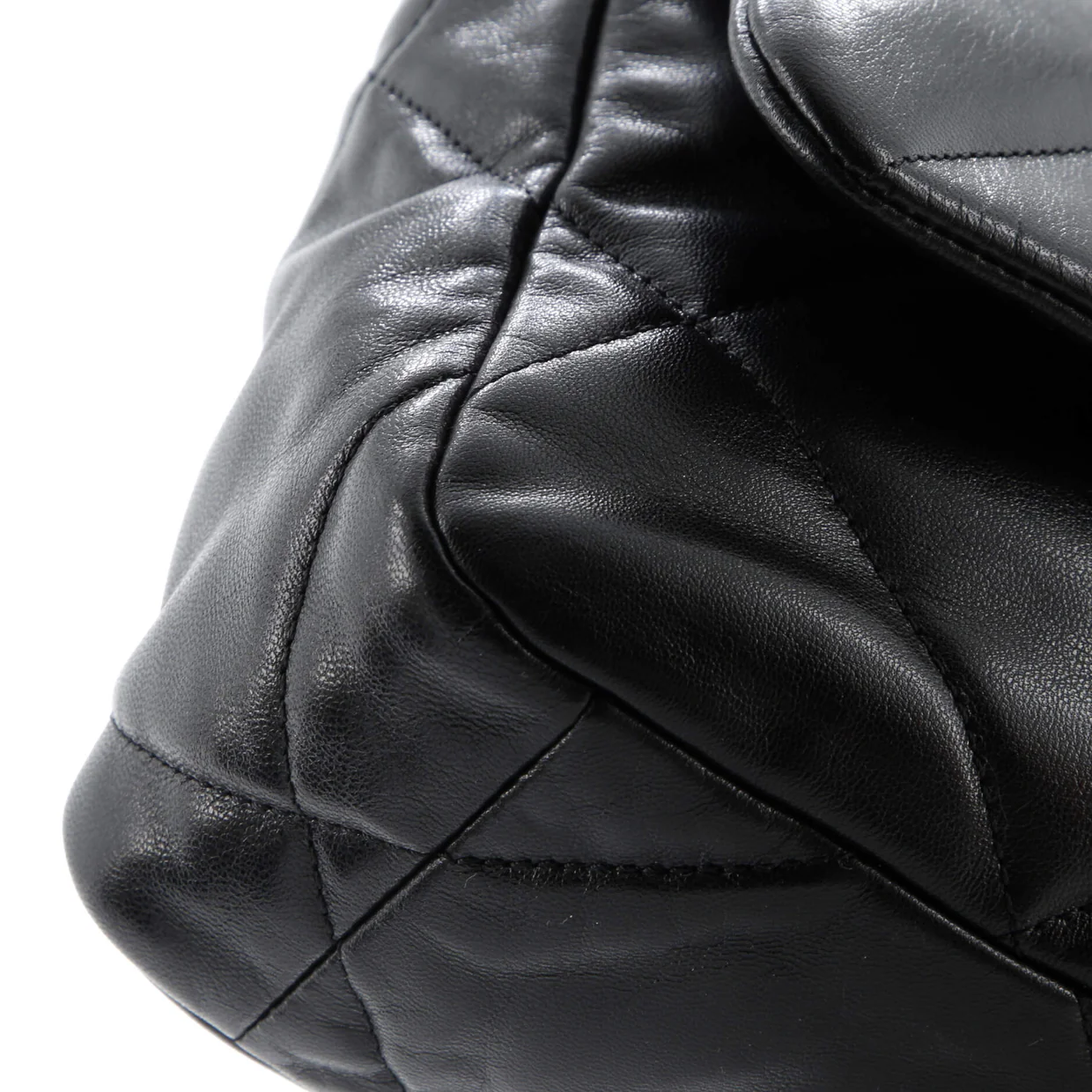 19 Flap Bag Quilted Leather Medium - Deep Luxury