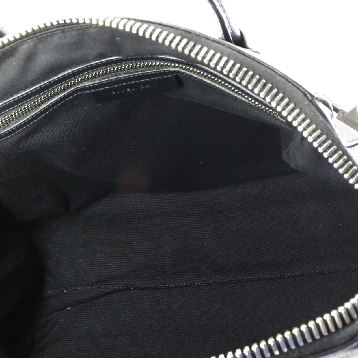 Antigona Bag Leather Medium - Deep Luxury