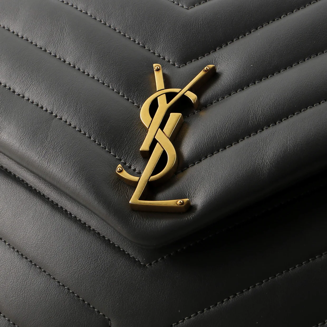 Loulou Shoulder Bag Matelasse Chevron Leather Medium - Deep Luxury