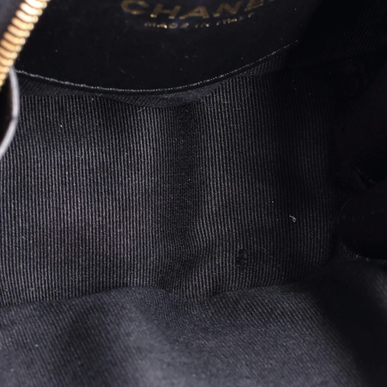 Round Vanity With Chain Quilted Caviar Small - Deep Luxury