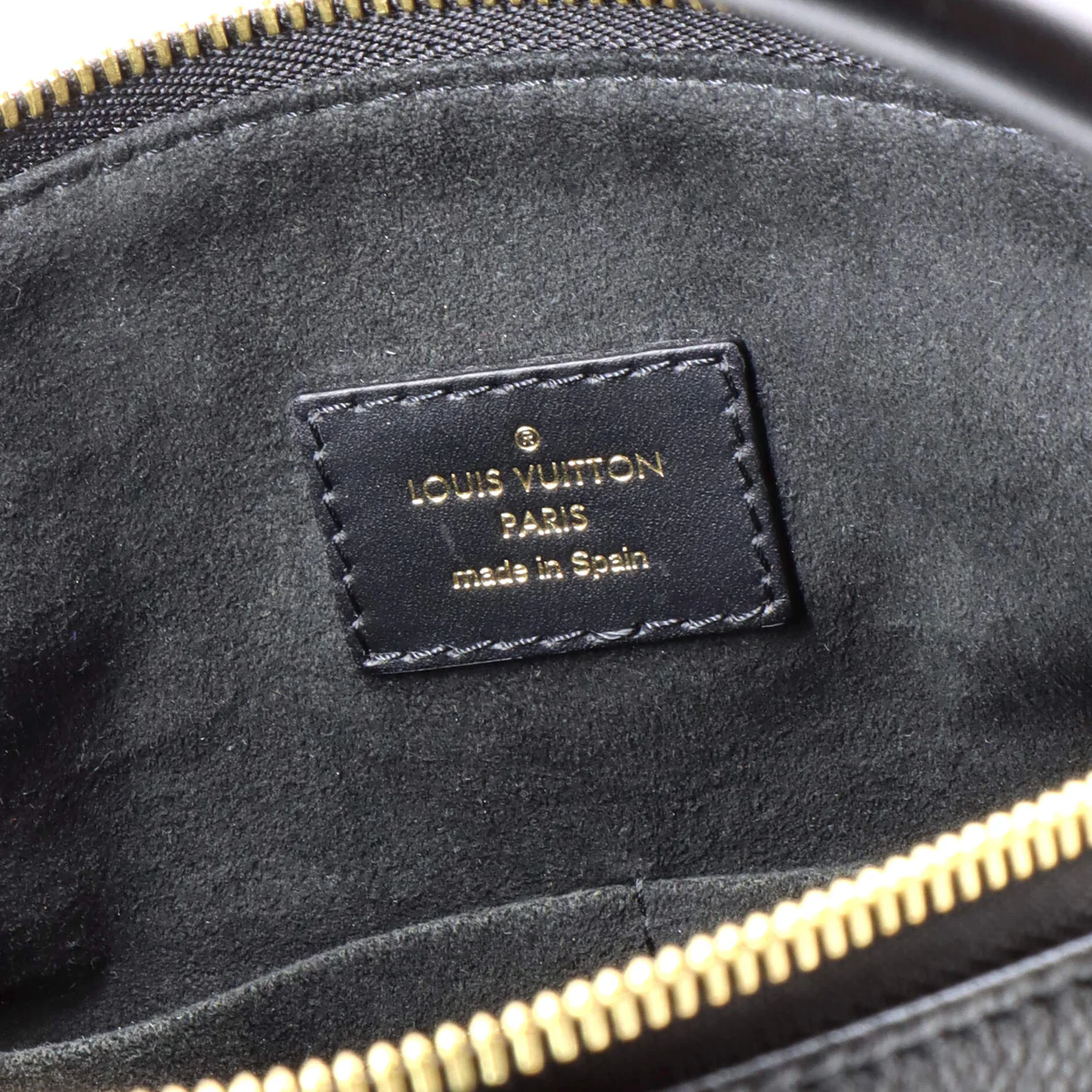 V Tote Monogram Empreinte Leather MM - Deep Luxury