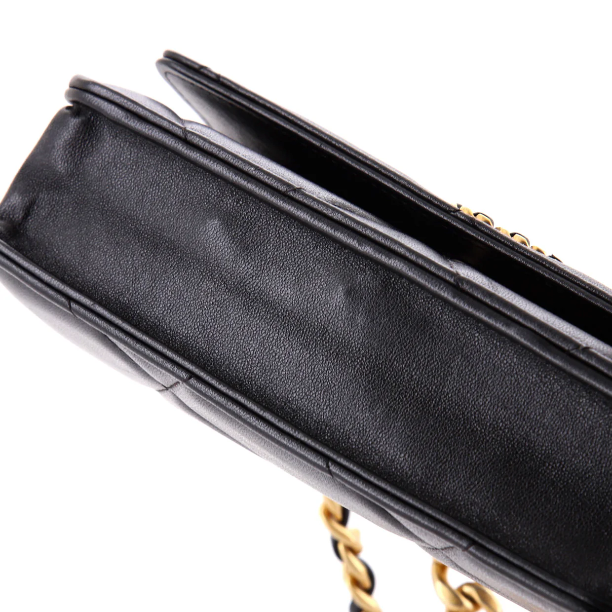 19 Wallet on Chain Quilted Lambskin - Deep Luxury