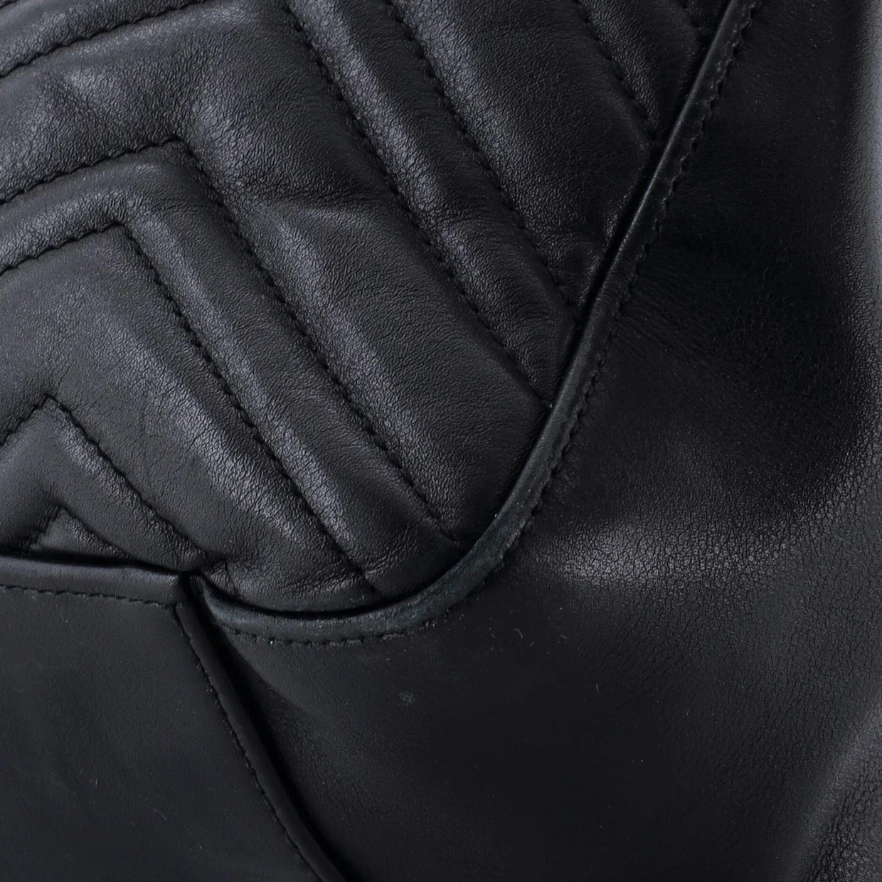 GG Marmont Chain Shoulder Bag Matelasse Leather - Deep Luxury