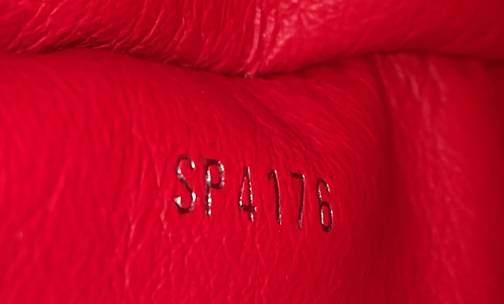 Capucines Bag Leather PM - Deep Luxury