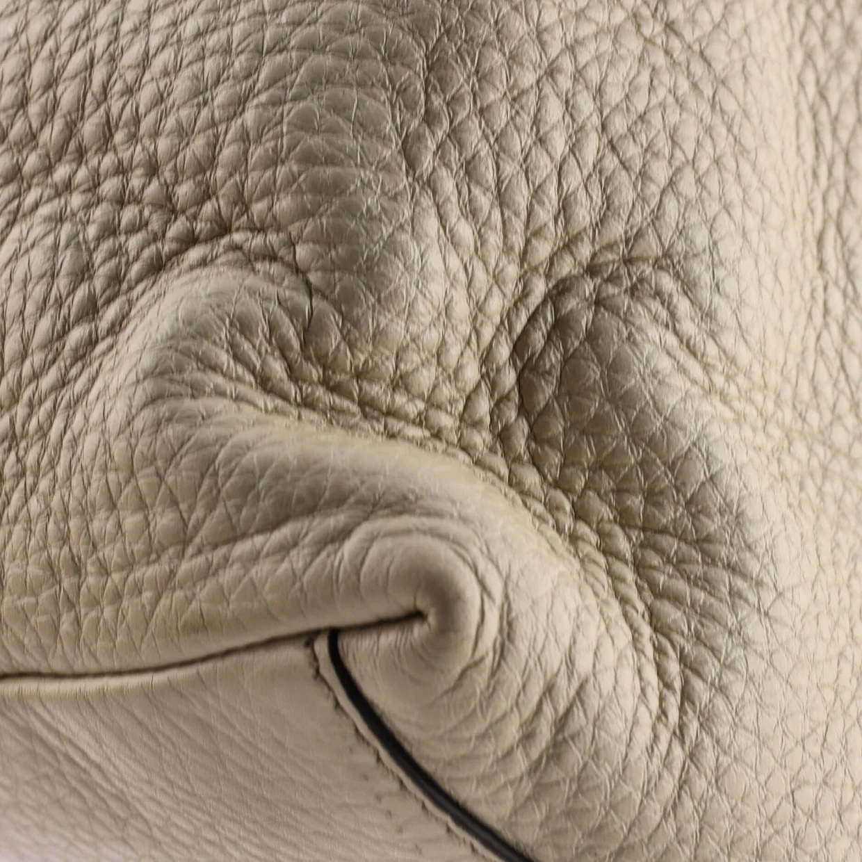 Soho Chain Strap Shoulder Bag Leather Medium - Deep Luxury