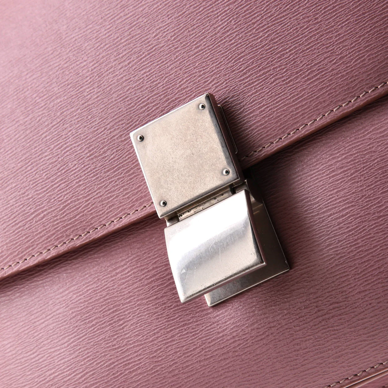 Classic Box Bag Grainy Leather Medium - Deep Luxury