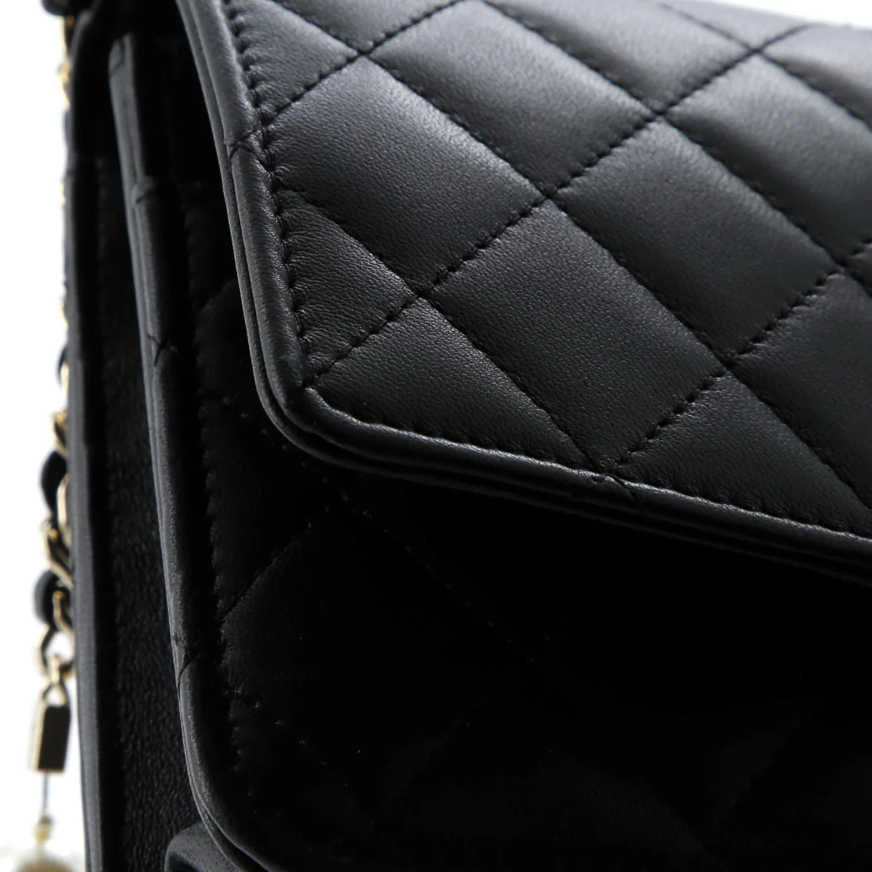 Pearl Strap CC Wallet on Chain Quilted Calfskin - Deep Luxury