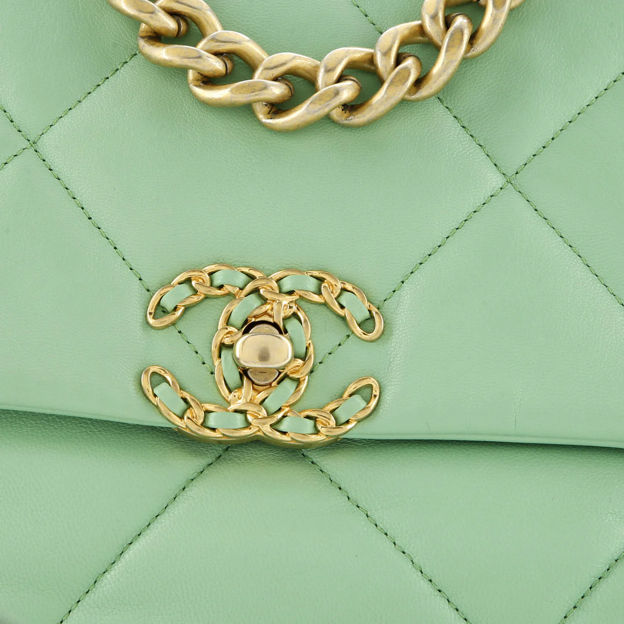 19 Flap Bag Quilted Leather Medium - Deep Luxury
