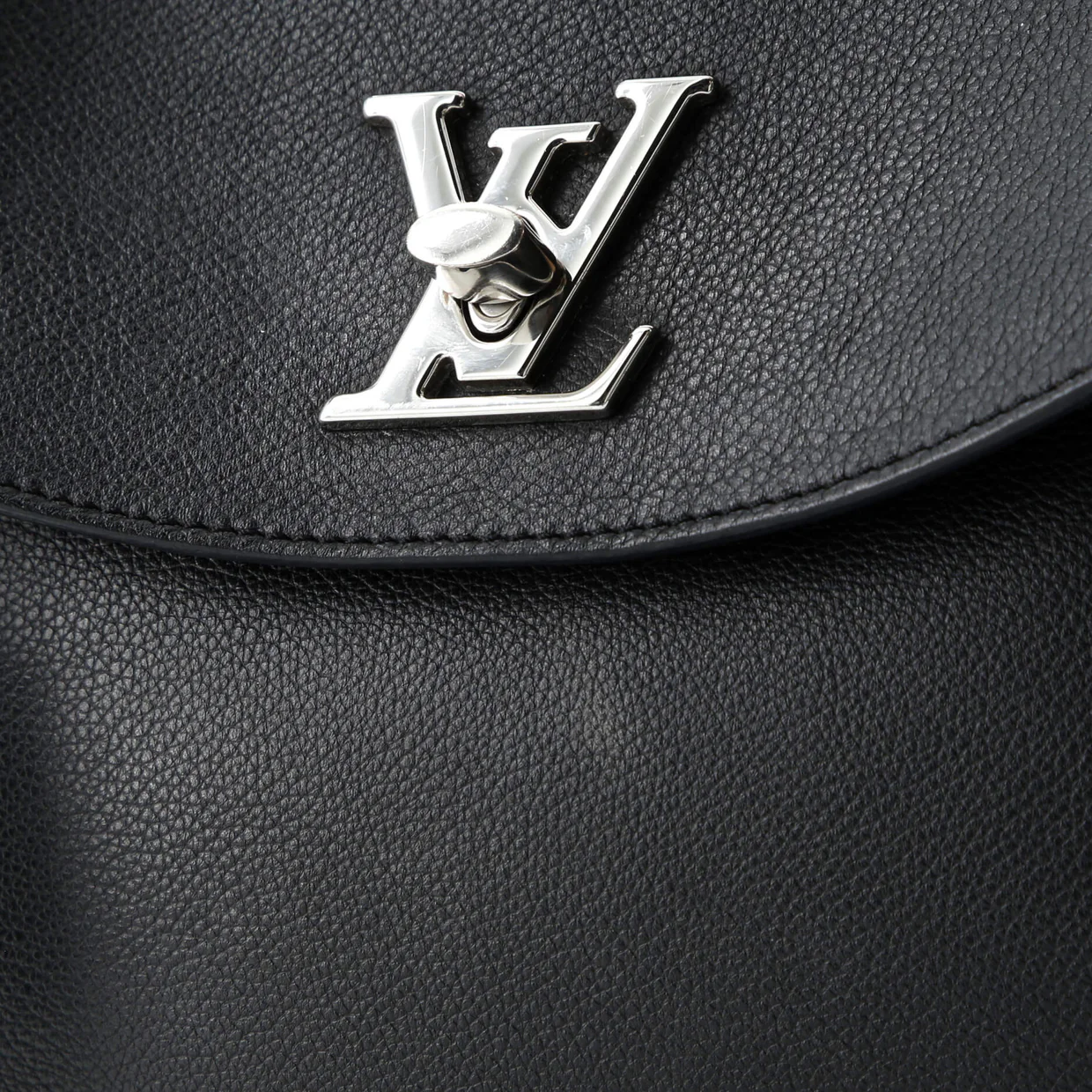 Lockme Ever Handbag Leather MM - Deep Luxury