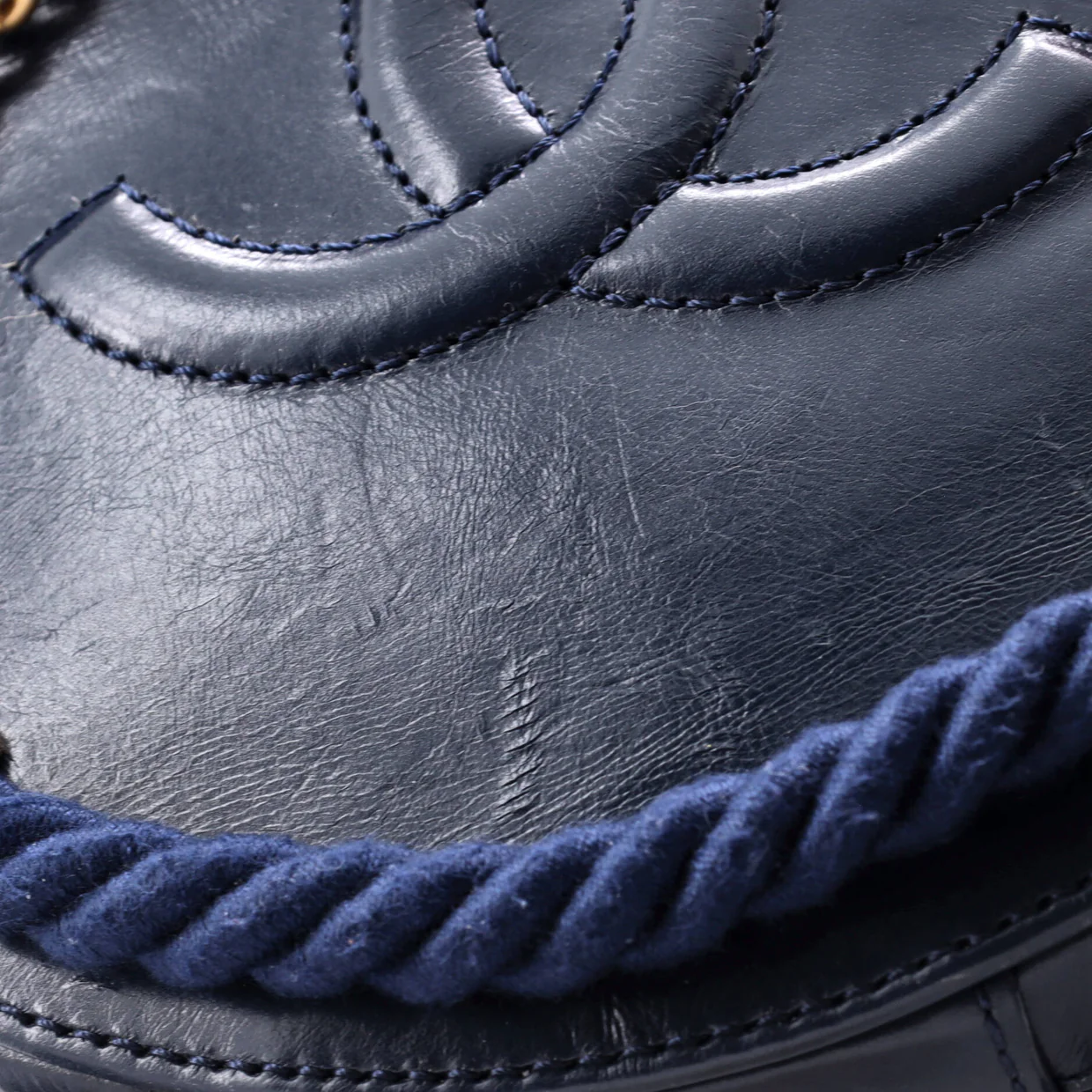 En Vogue Round Bag Crumpled Calfskin Small - Deep Luxury