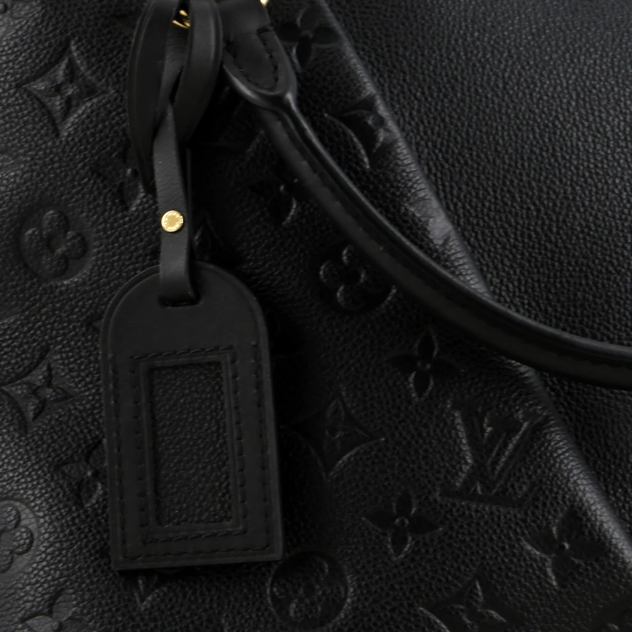V Tote Monogram Empreinte Leather MM - Deep Luxury