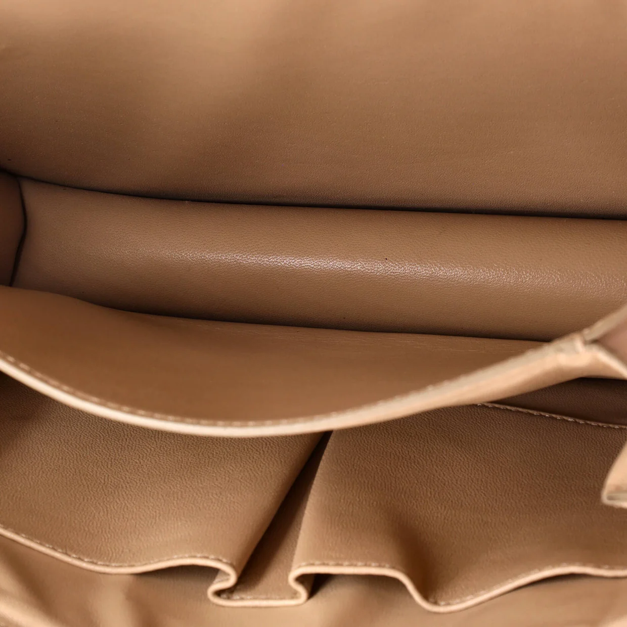 Classic Box Bag Smooth Leather Medium - Deep Luxury