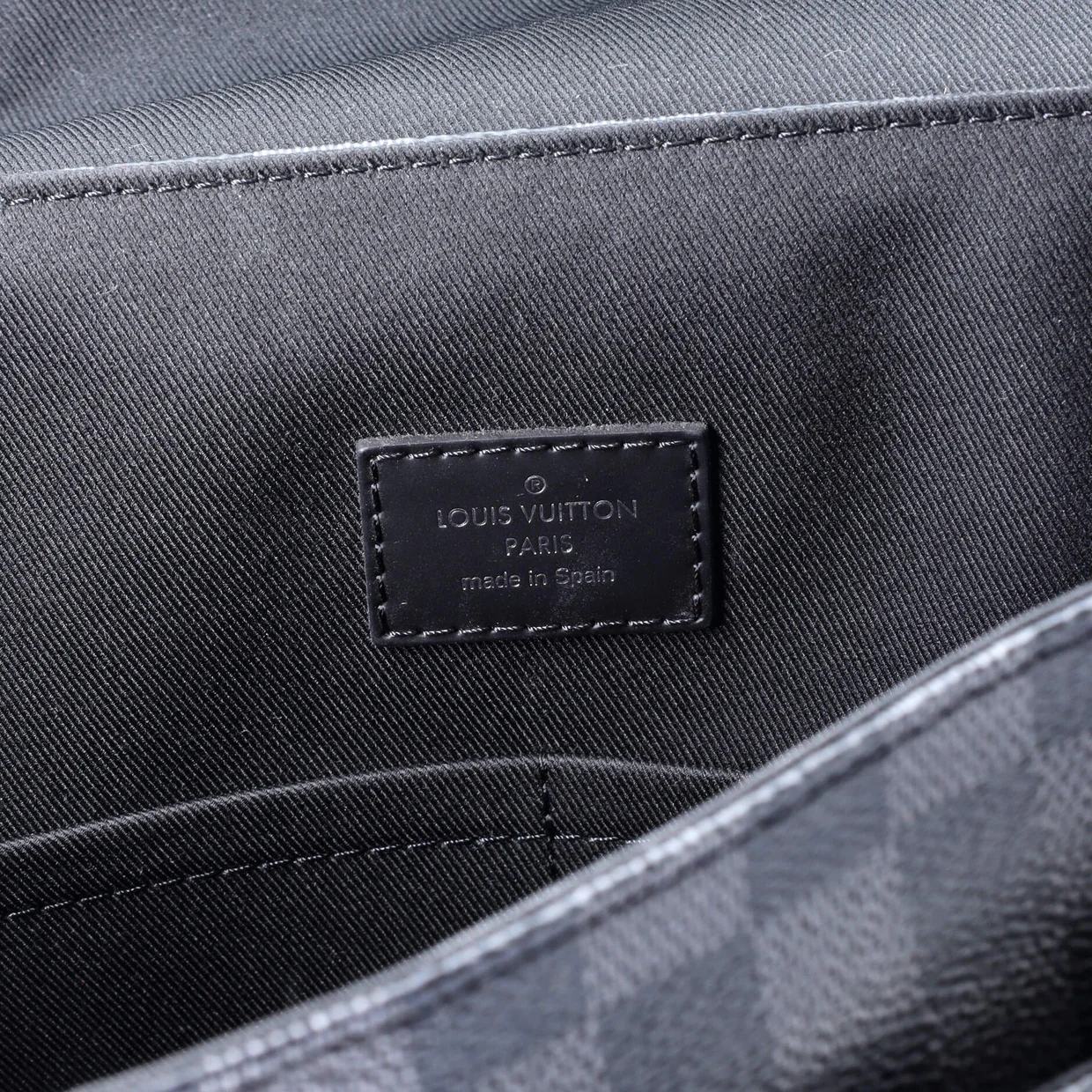 District NM Messenger Bag Damier Graphite MM - Deep Luxury