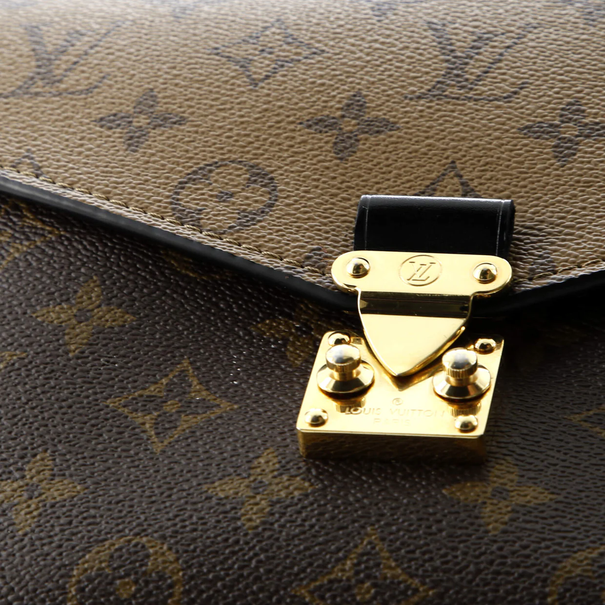 Pochette Metis Reverse Monogram Canvas - Deep Luxury