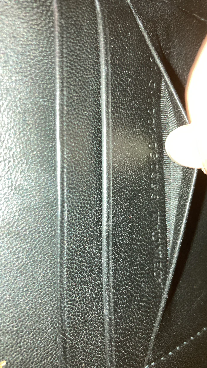 Hourglass Chain Wallet Leather - Deep Luxury