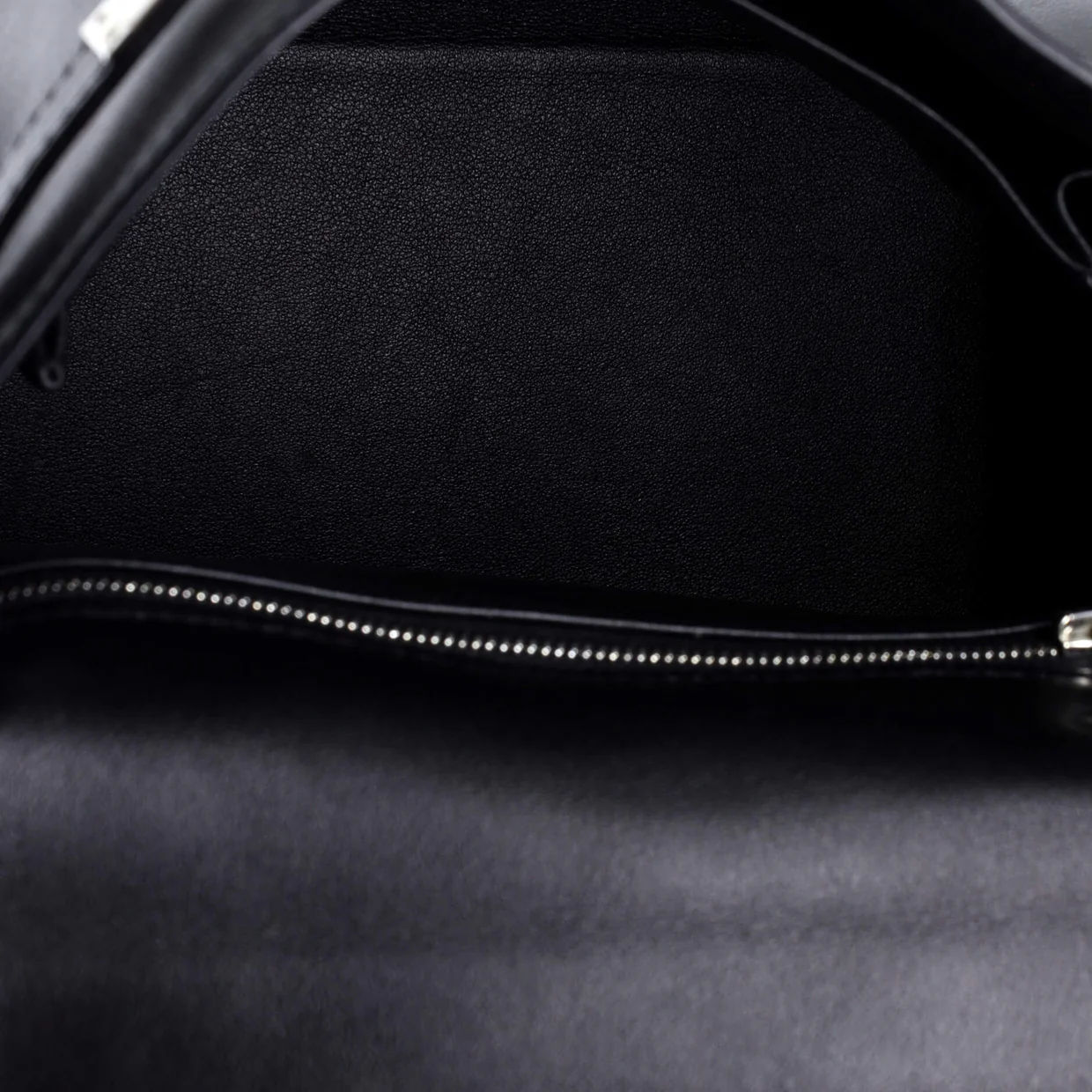 Kelly Handbag Noir Swift with Palladium Hardware 25 - Deep Luxury