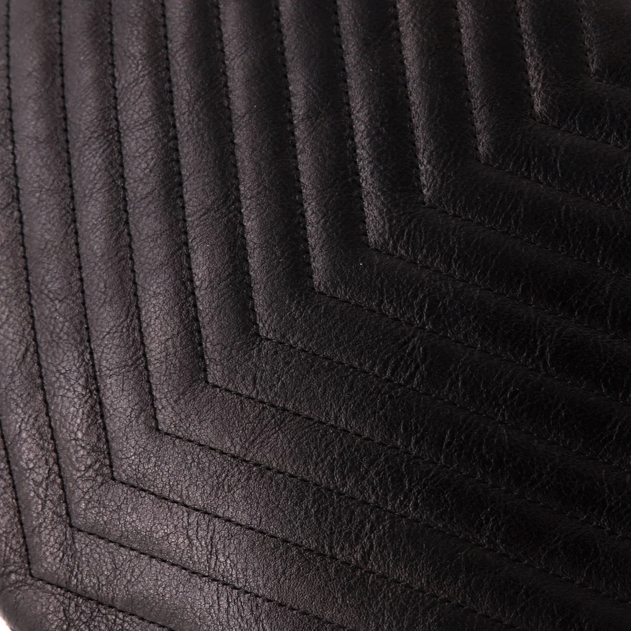 Statement Pouch Chevron Caviar Large - Deep Luxury