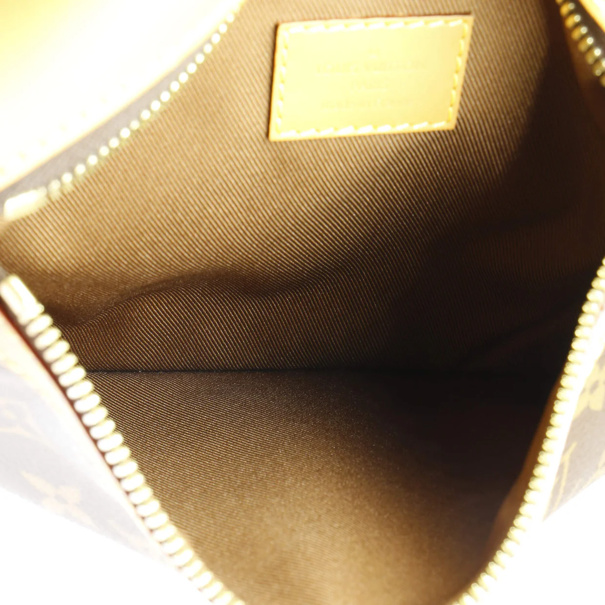 Saumur Messenger Bag Monogram Canvas PM - Deep Luxury