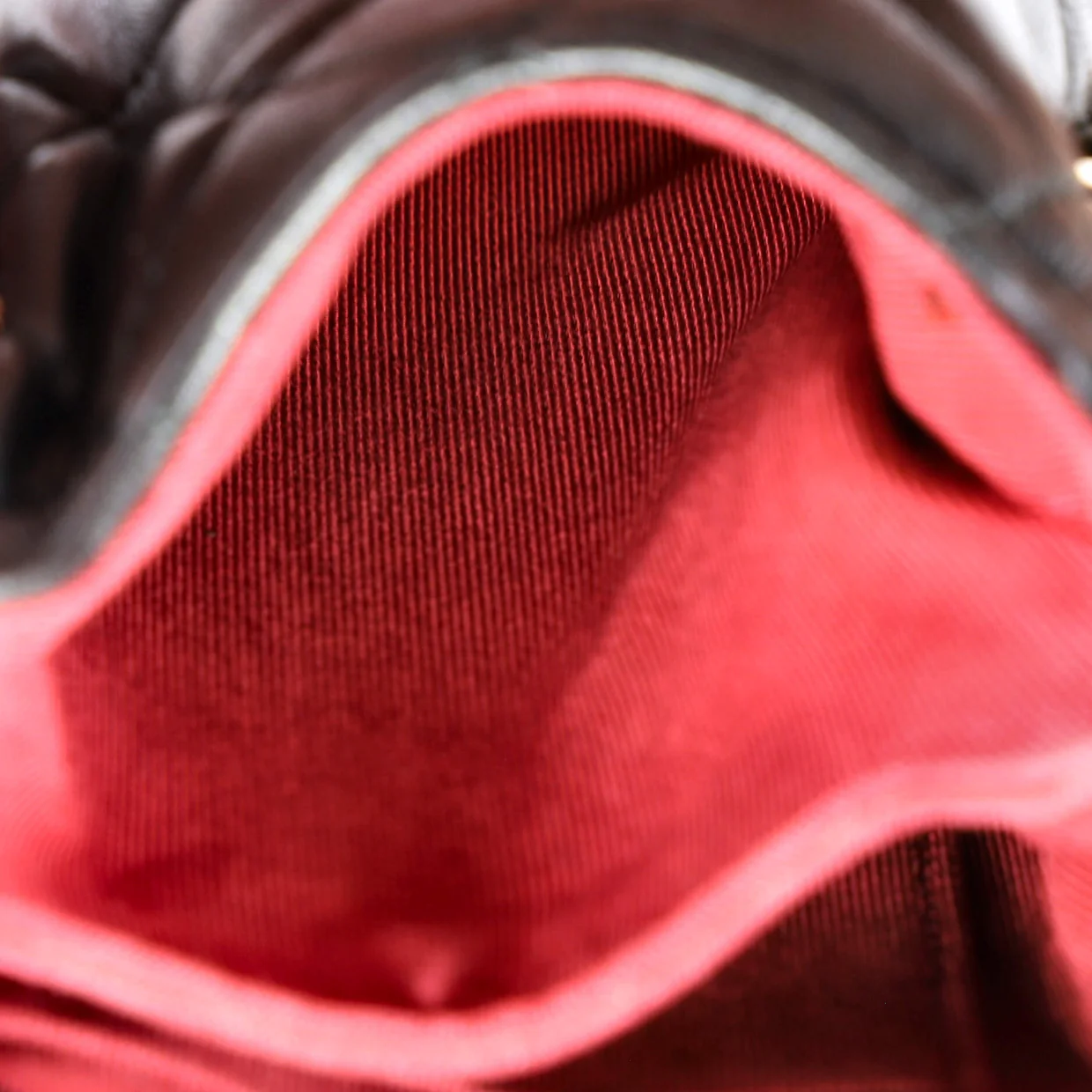 Chain Around Phone Holder Crossbody Bag Quilted Lambskin - Deep Luxury