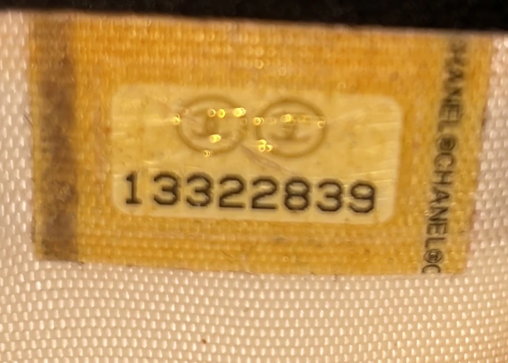 CC Bow Button Card Holder Micro Quilted Lambskin - Deep Luxury