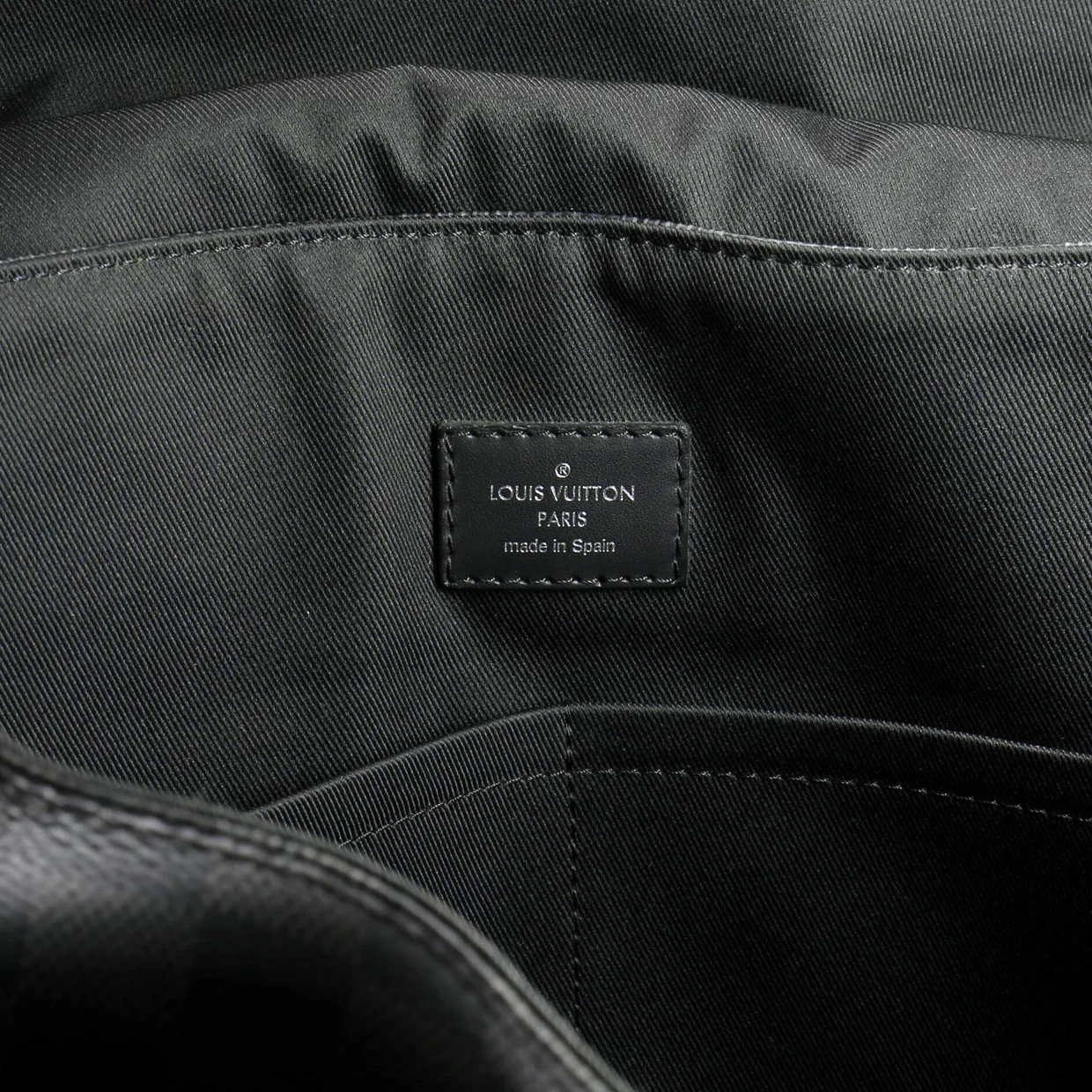 District NM Messenger Bag Damier Graphite MM - Deep Luxury