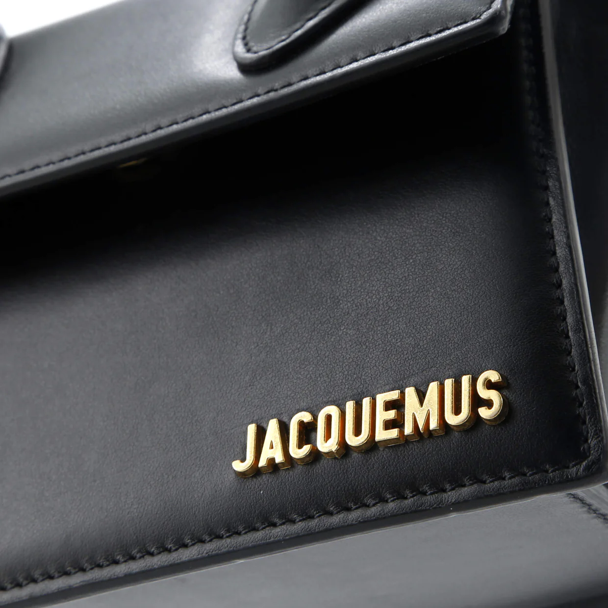 Le Chiquito Moyen Bag Leather Moyen - Deep Luxury