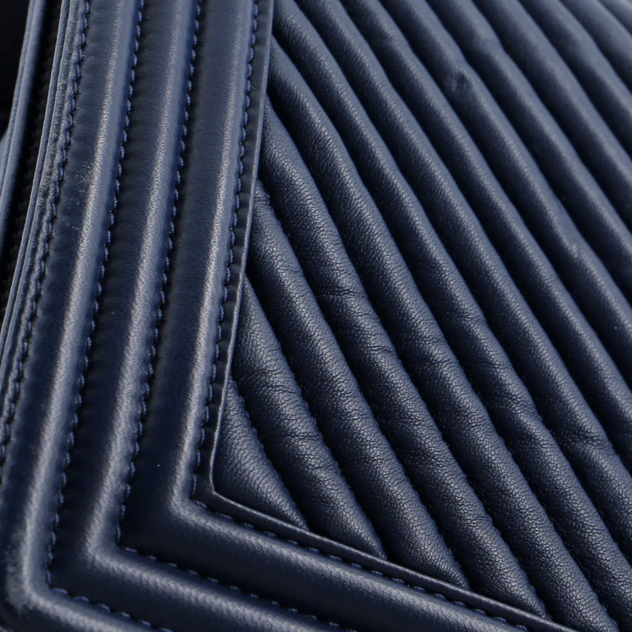 Boy Flap Bag Chevron Wrinkled Lambskin New Medium - Deep Luxury