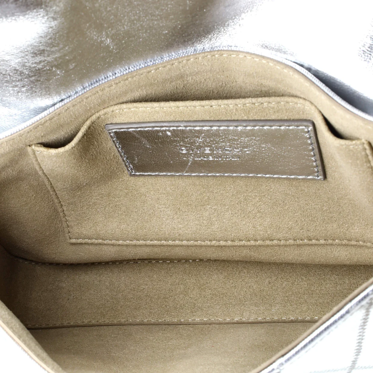 Charm Shoulder Bag Quilted Leather Medium - Deep Luxury