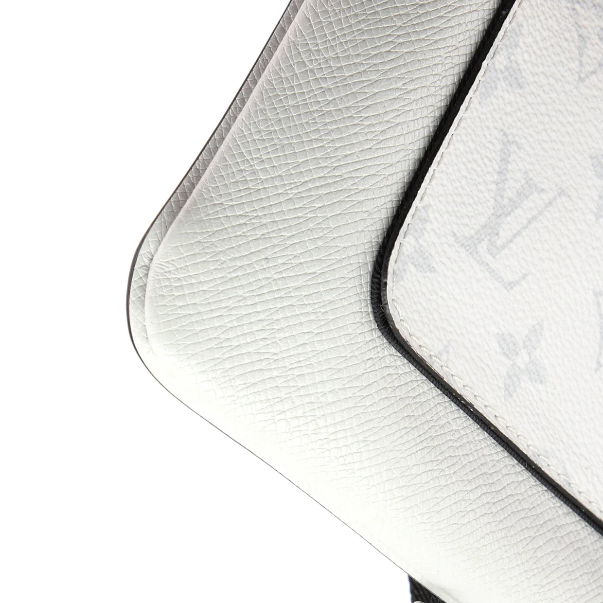 Outdoor Flap Messenger Monogram Taigarama - Deep Luxury