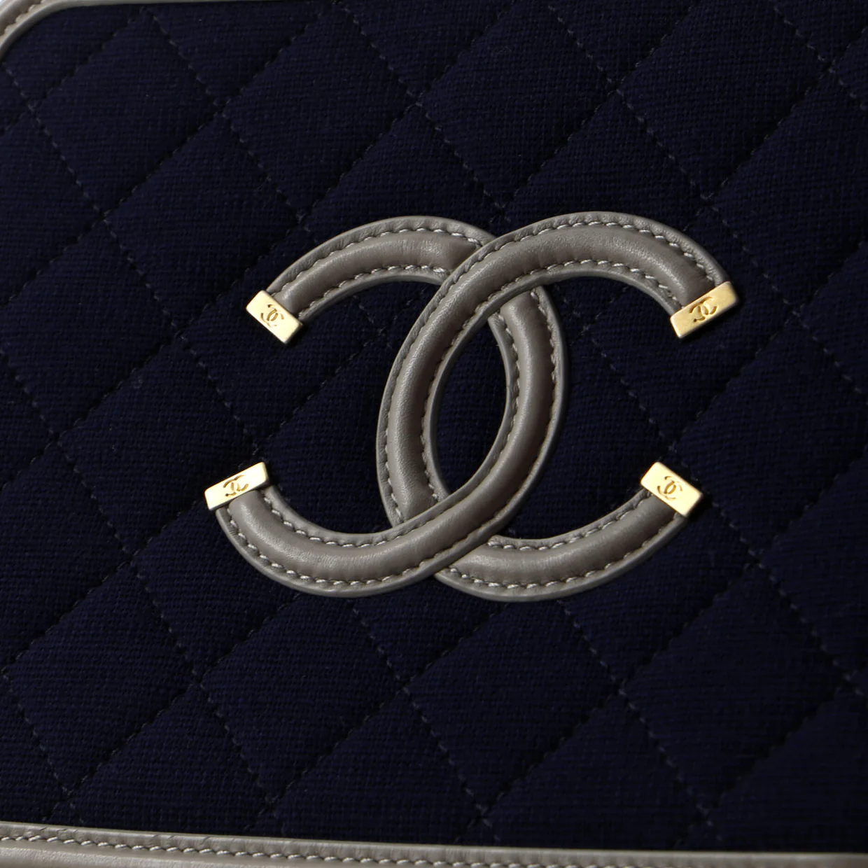Filigree Vanity Case Quilted Jersey Small - Deep Luxury