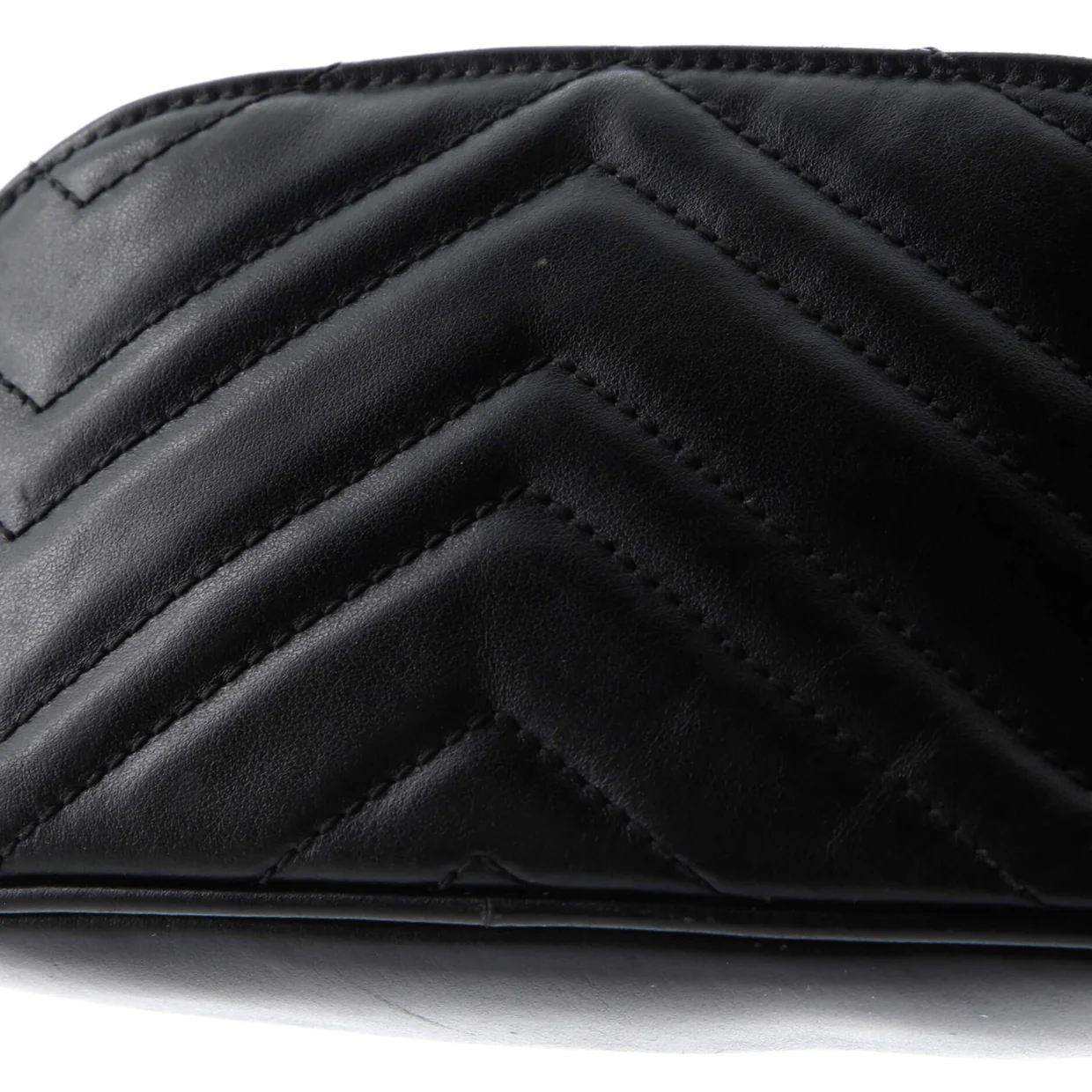 GG Marmont Cosmetic Case Matelasse Leather Medium - Deep Luxury