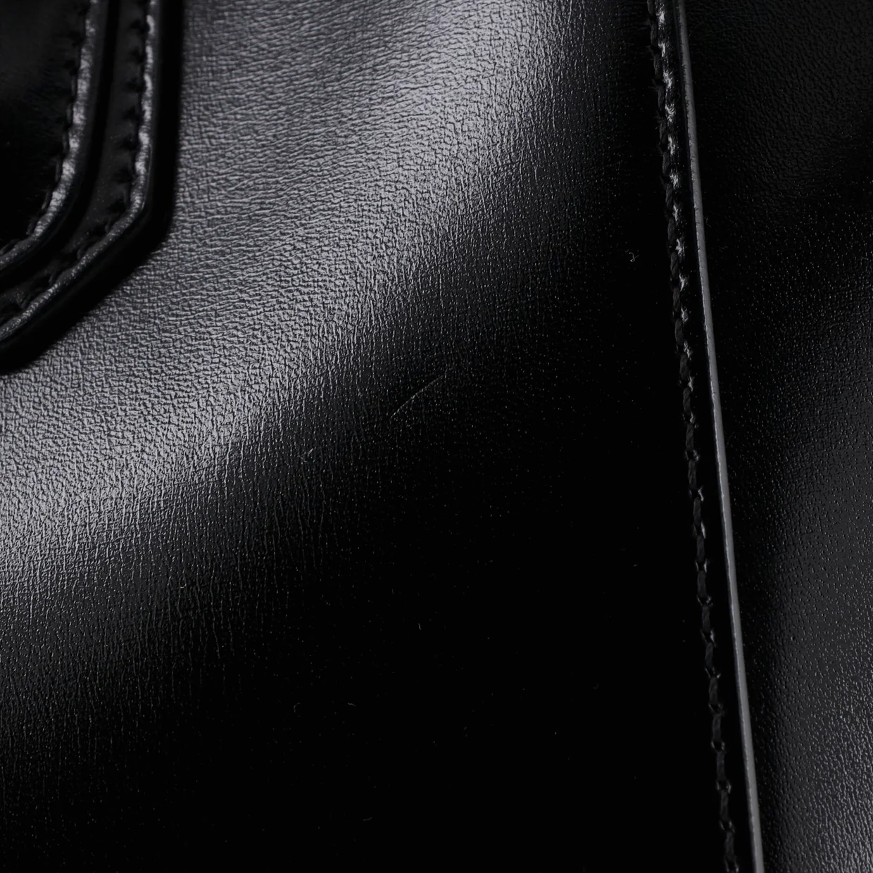 Antigona Bag Glazed Leather Medium - Deep Luxury