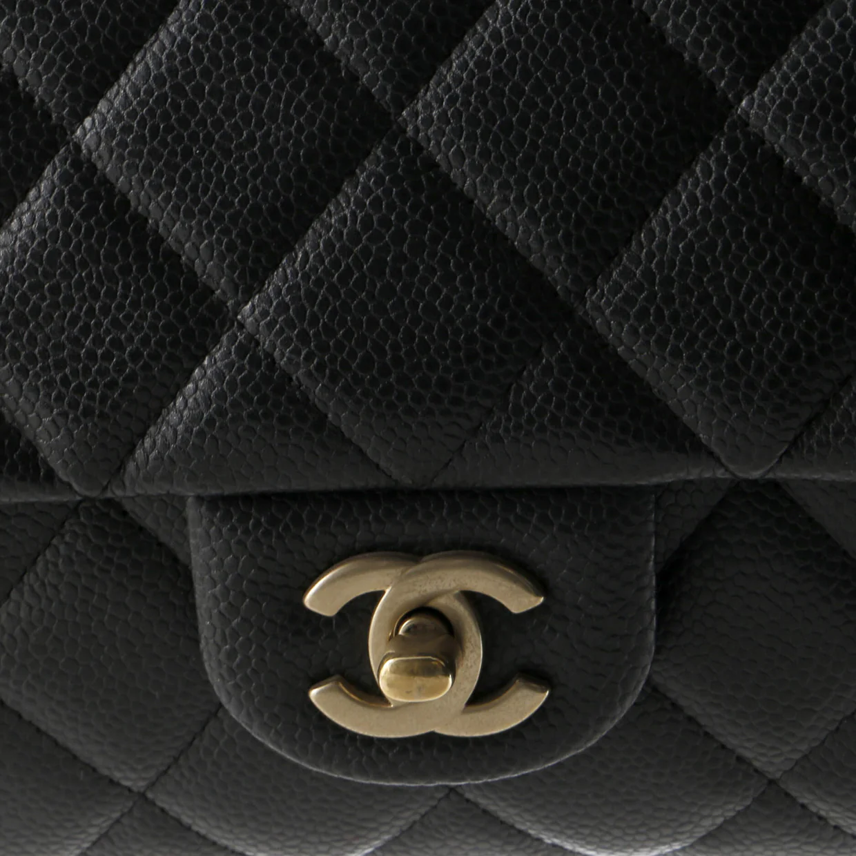 Clutch with Chain Quilted Caviar - Deep Luxury
