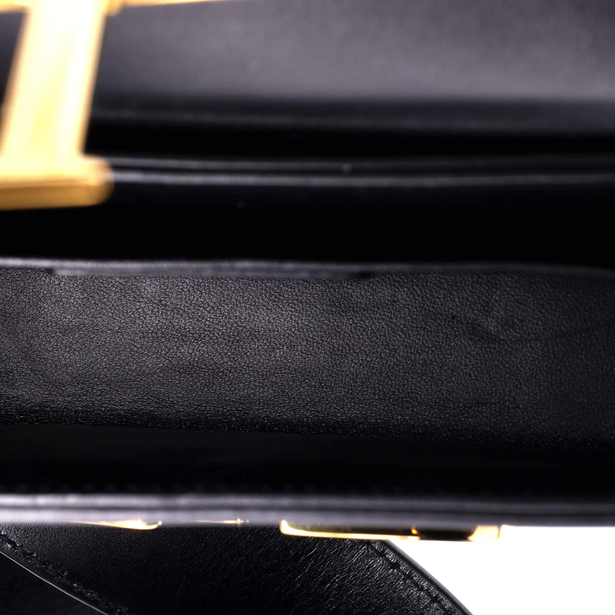 30 Montaigne Box Bag Leather - Deep Luxury