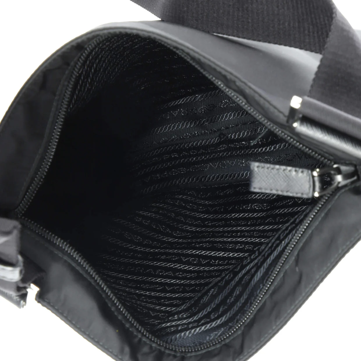 Front Pocket Messenger Bag Tessuto Medium - Deep Luxury