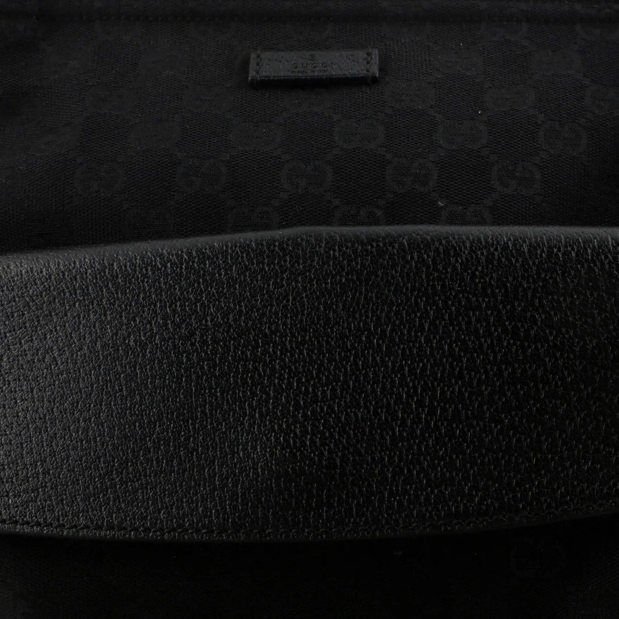 Front Pocket Messenger Bag GG Canvas Medium - Deep Luxury