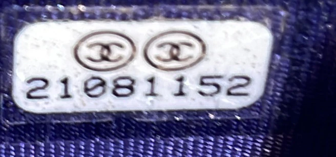 Wallet on Chain Quilted Caviar - Deep Luxury