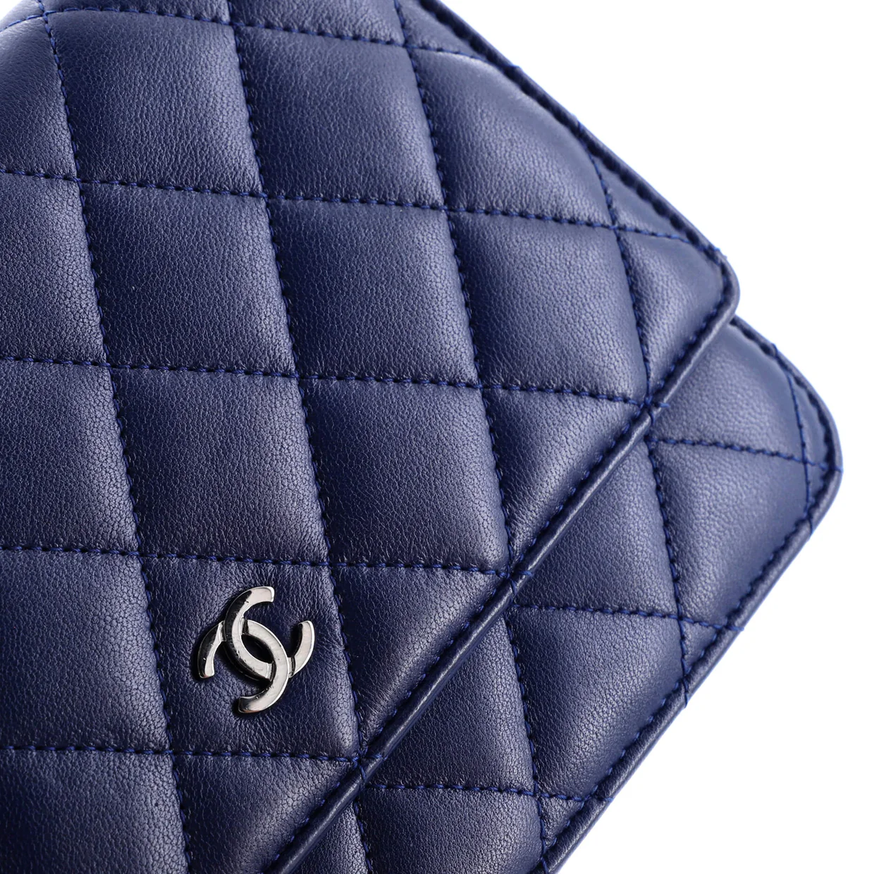 Wallet on Chain Quilted Lambskin - Deep Luxury