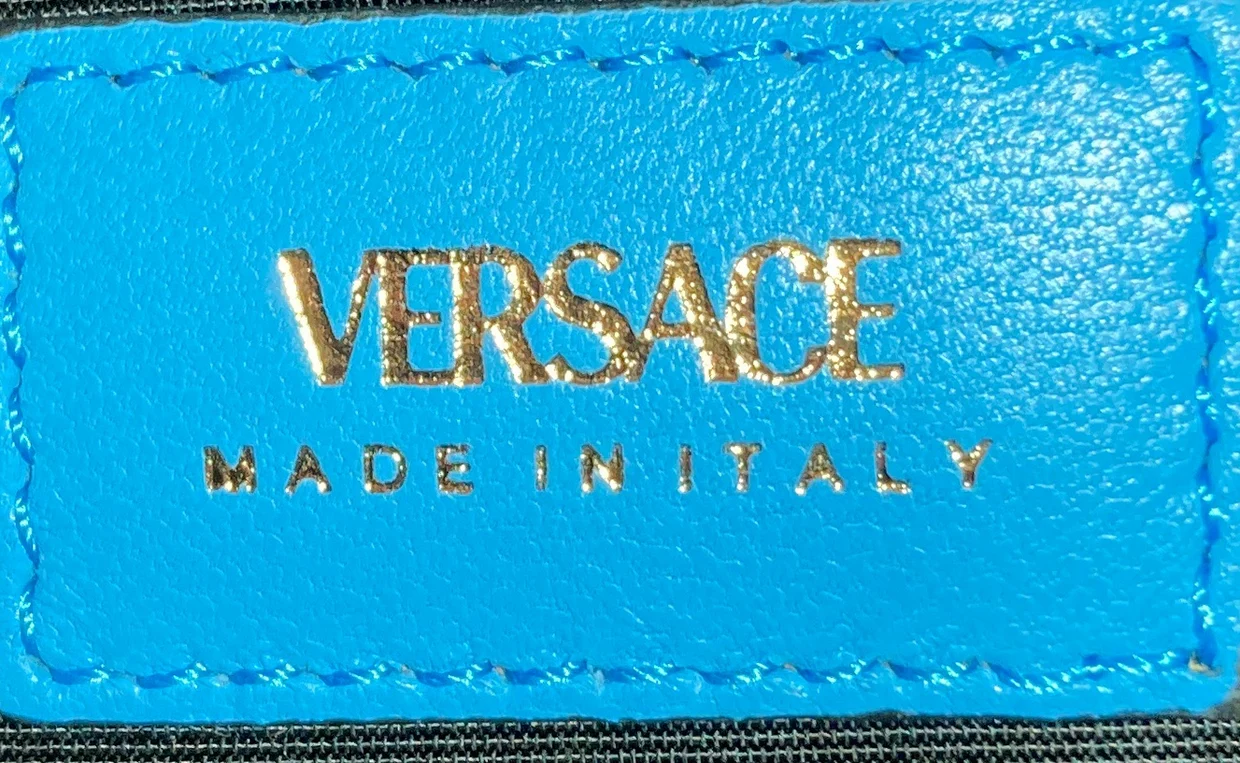 Medusa Icon Front Slip Pocket Camera Bag Quilted Leather Medium - Deep Luxury