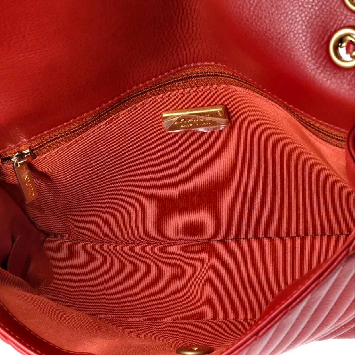 Rock the Corner Flap Bag Chevron Leather Medium - Deep Luxury