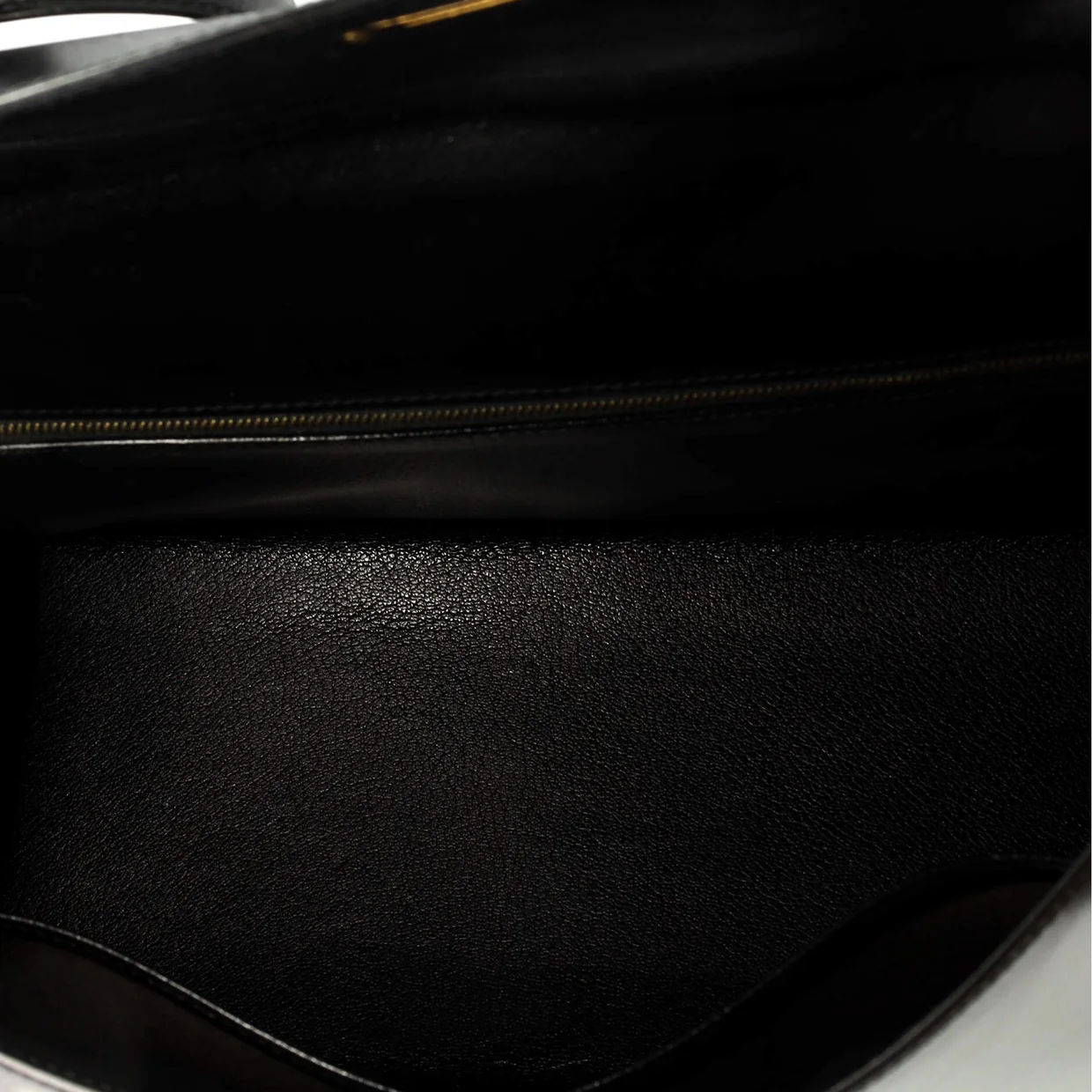 Kelly Handbag Noir Box Calf with Gold Hardware 32 - Deep Luxury