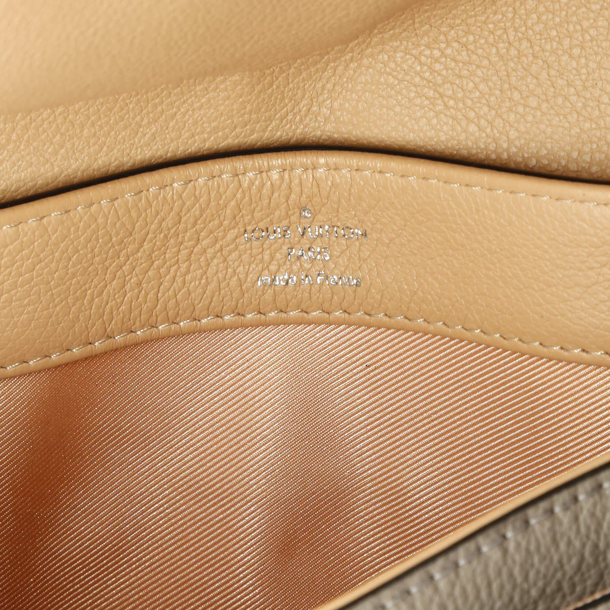 Lockme II Handbag Leather BB - Deep Luxury